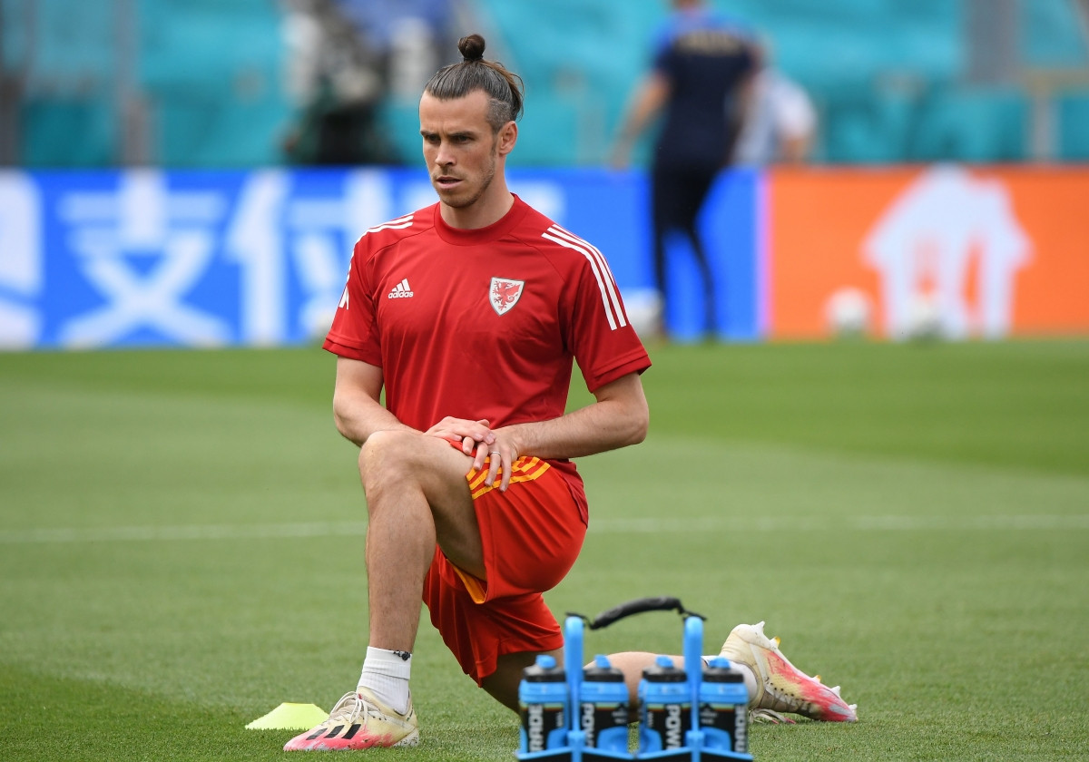 Gareth Bale mặt đăm chiêu trước trận đấu. (Ảnh: Reuters).