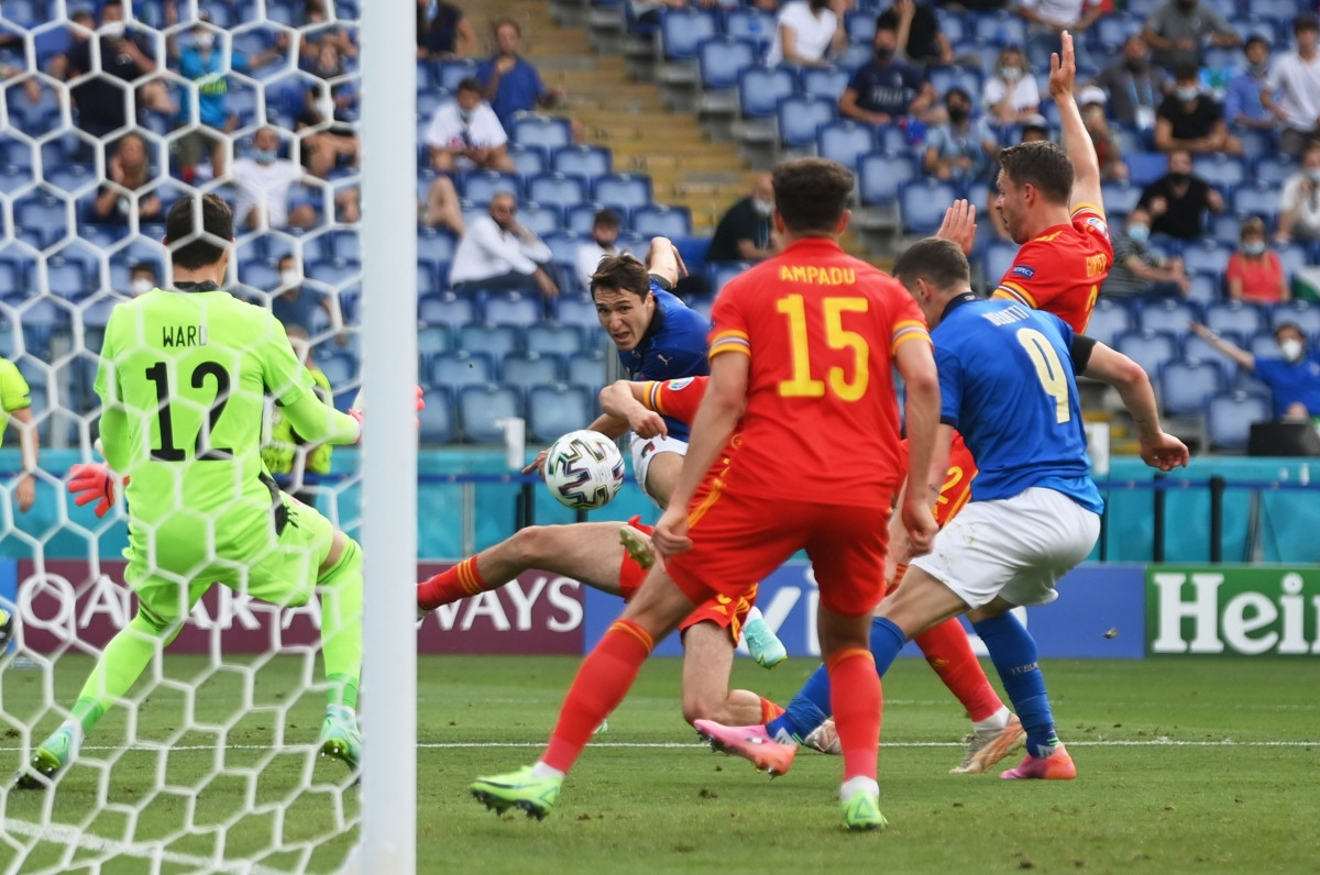 Xứ Wales lùi về chấp nhận thua 0-1 ở những phút cuối, trong khi Italia tạo điều kiện cho mọi cầu thủ trong danh sách dự EURO 2021 được ra sân.