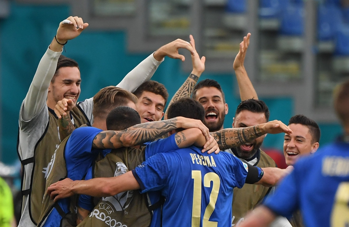 Italia toàn thắng cả 3 trận và đứng đầu bảng A một cách thuyết phục.