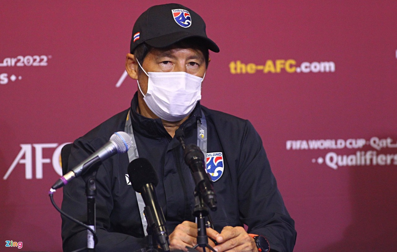 HLV Nishino bác tin mất liên lạc với liên đoàn bóng đá Thái Lan - 1