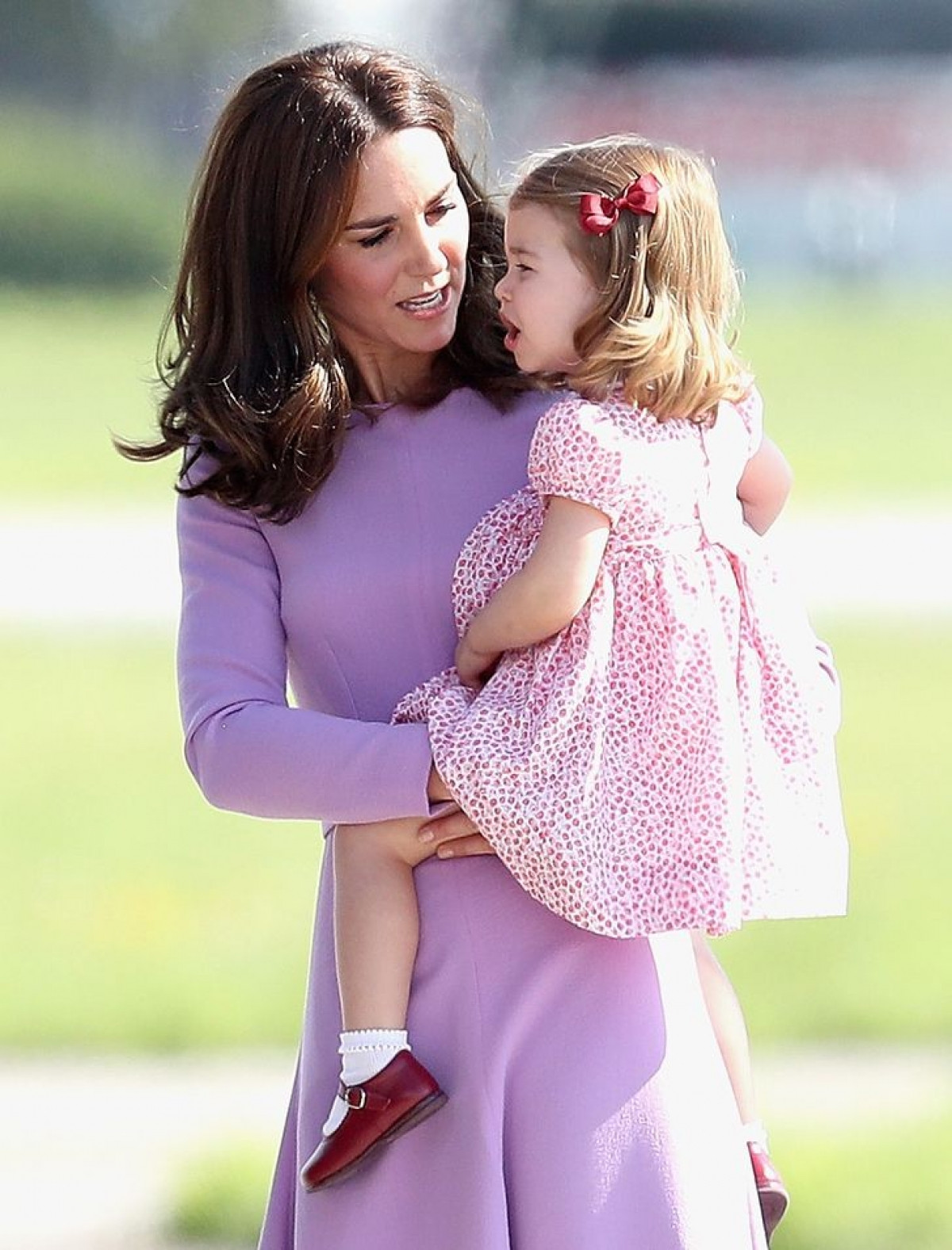 Xem cách Công nương Kate Middleton ăn mặc ton-sur-ton với các con rất tinh tế - 4