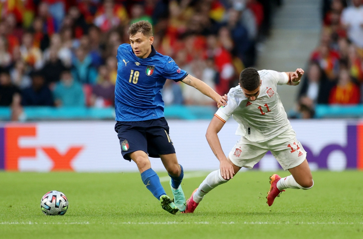 Italia và Tây Ban Nha vẫn đang bất phân thắng bại ở trận bán kết đầu tiên EURO 2021. (Ảnh: Reuters).