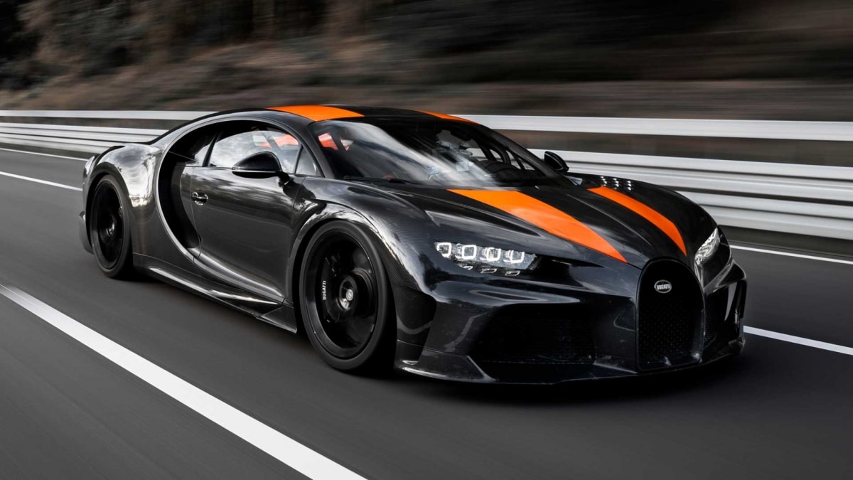 Bugatti Chiron Super Sport 300+: Vào đầu năm nay, hãng Bugatti đã thông báo với thế giới rằng hãng đã phá rào cản 300km/h với chiếc Chiron được tùy chỉnh.
