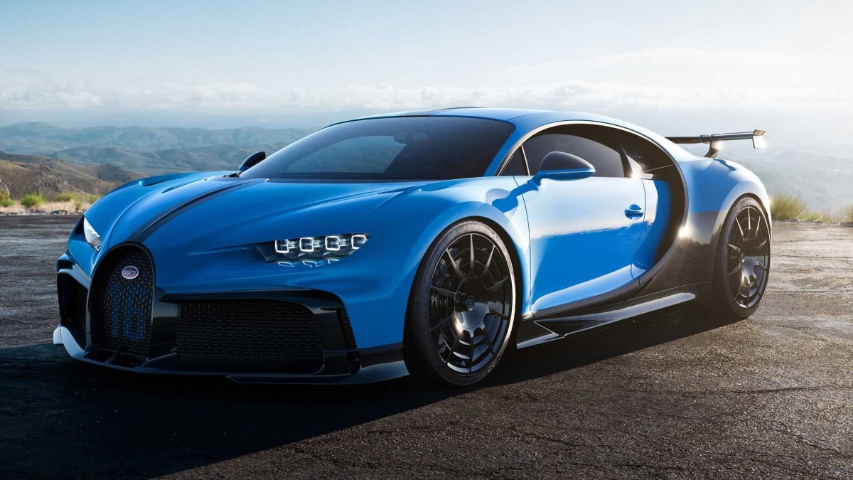 Bugatti Chiron Pur Sport: Là một phiên bản đặc biệt của Bugatti Chiron được chăm chút thêm về mặt khí động lực học, giảm cân nặng.