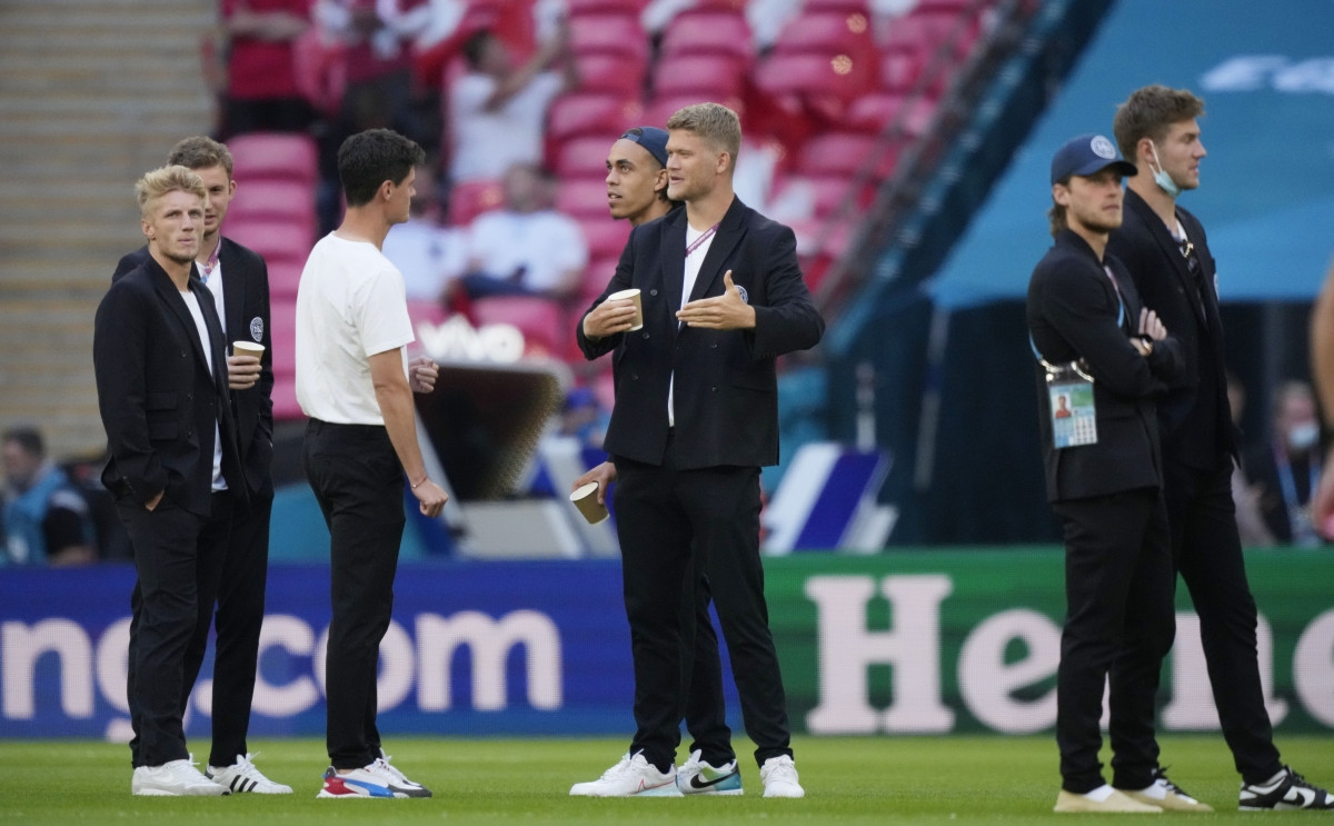 Các cầu thủ Đan Mạch ở Wembley. (Ảnh: Reuters).