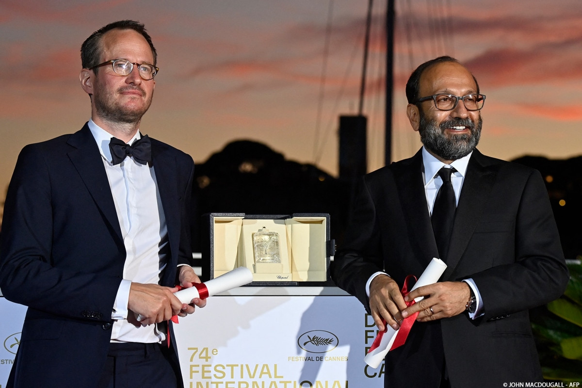 2 đạo diễn Asghar Farhadi và Juho Kuosmanen cùng nhận giải thưởng Grand Prix.