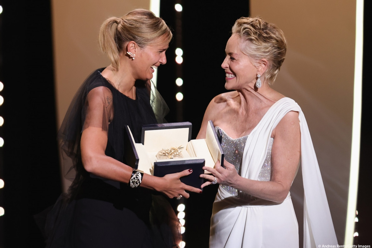 Nữ diễn viên Sharon Stone trao giải thưởng 