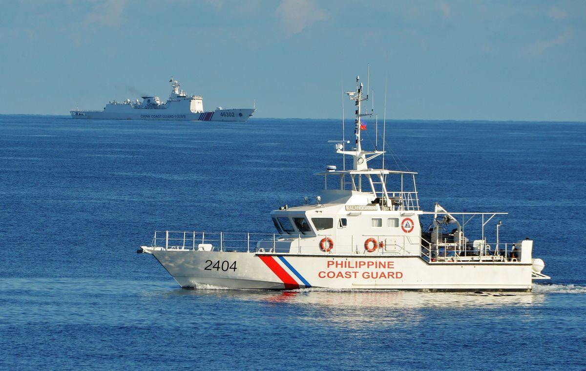 Philippines 'xua' tàu Trung Quốc ở Biển Đông - 1