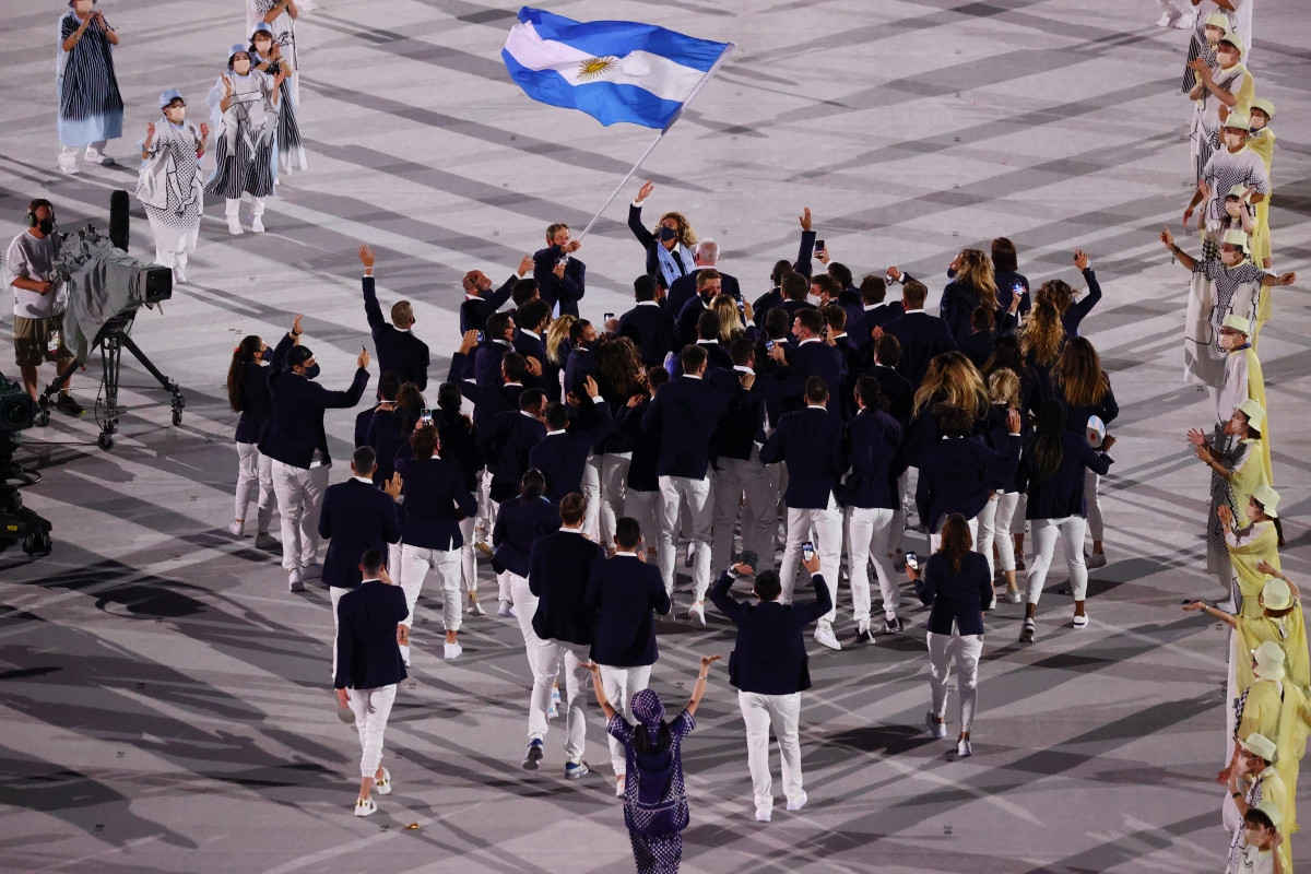 Vũ điệu Tango sôi động được tạo nên bởi các VĐV thuộc đoàn thể thao Argentina. (Ảnh: Reuters).