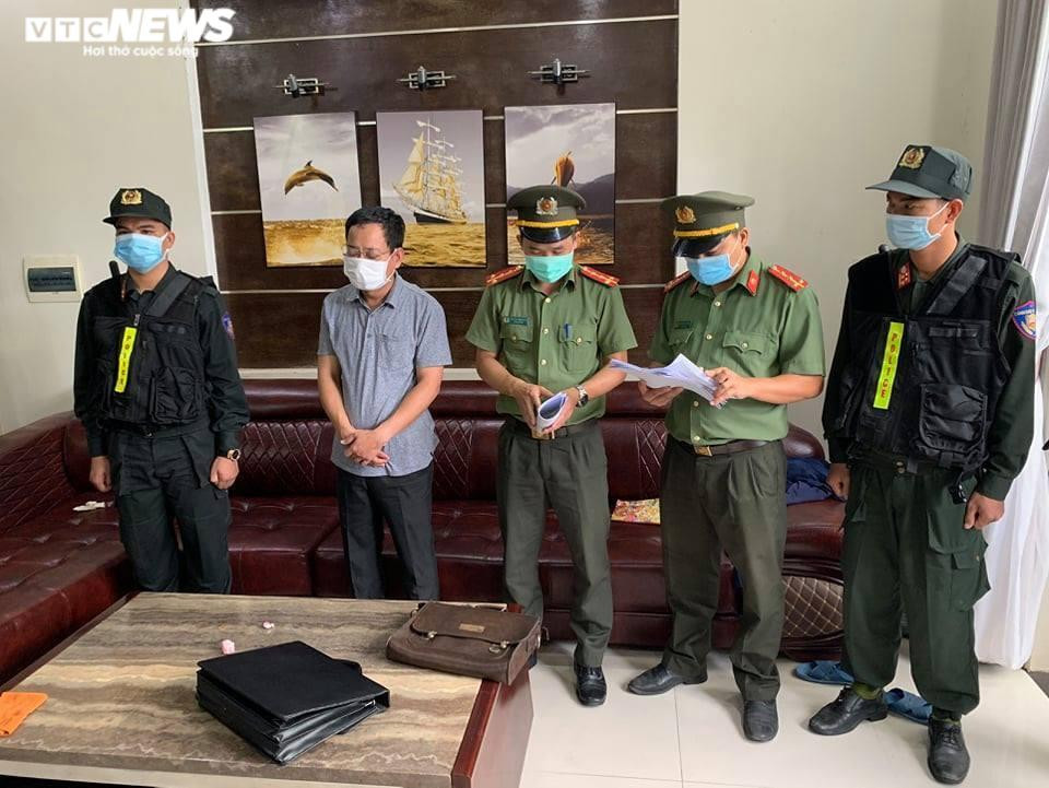 Huế: Tham ô 5 tỷ đồng, Chánh Văn phòng Cảng hàng không Quốc tế Phú Bài bị bắt - 1