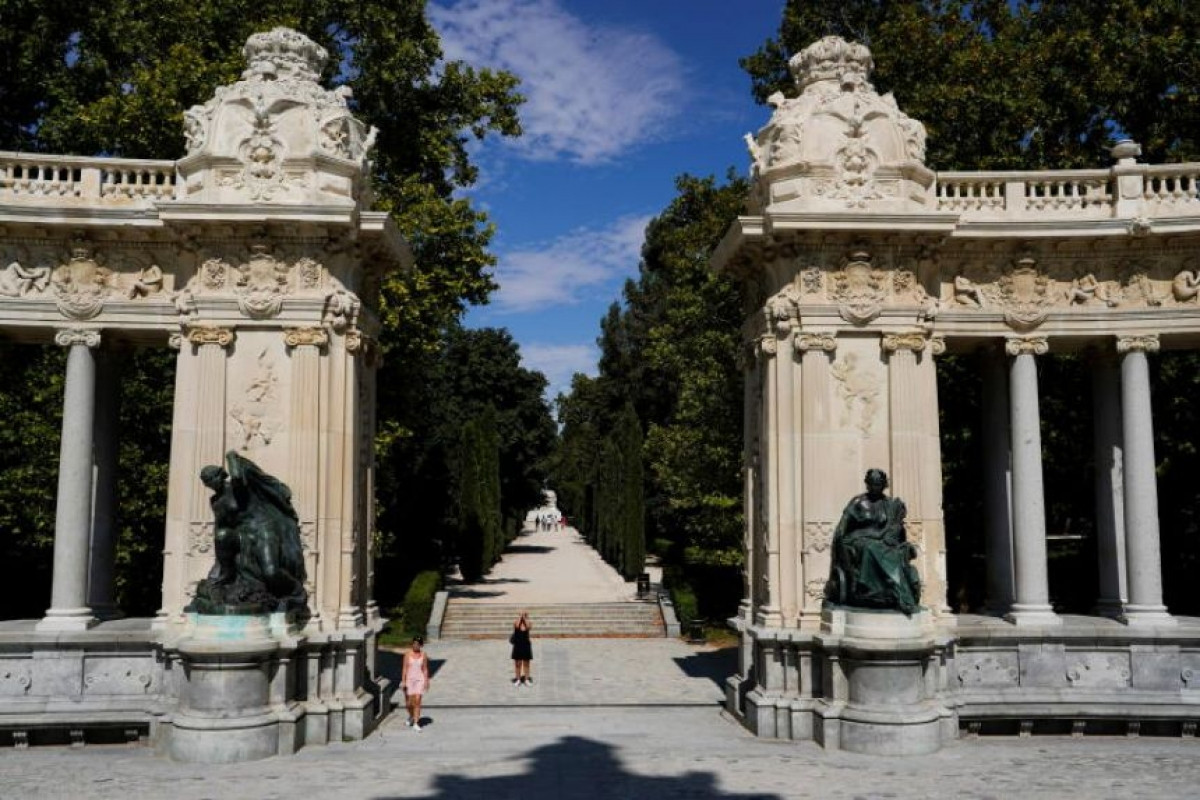 Công viên Buen Retiro là một trong những điểm thu hút khách du lịch nhất của Madrid. (Ảnh: Reuters)