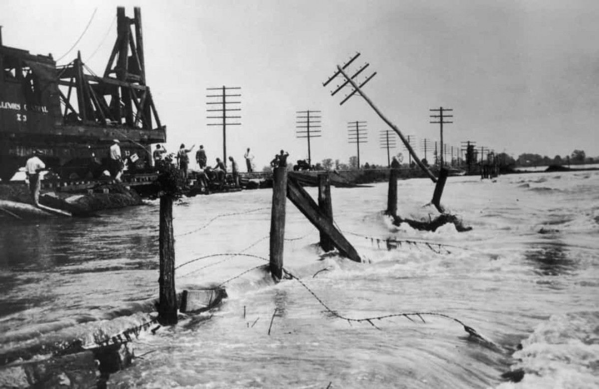 Trận lũ lụt ở Mississippi năm 1927. Trận lũ lụt lớn ở Mississippi xảy ra vào tháng 4/1927 là một trong những trận lụt tồi tệ nhất và có sức tàn phá nặng nề nhất trong lịch sử nước Mỹ. Ước tính có khoảng 1.000 người đã thiệt mạng trong thảm họa này. Cho đến cuối mùa hè năm 1927, nước lũ mới rút hết.