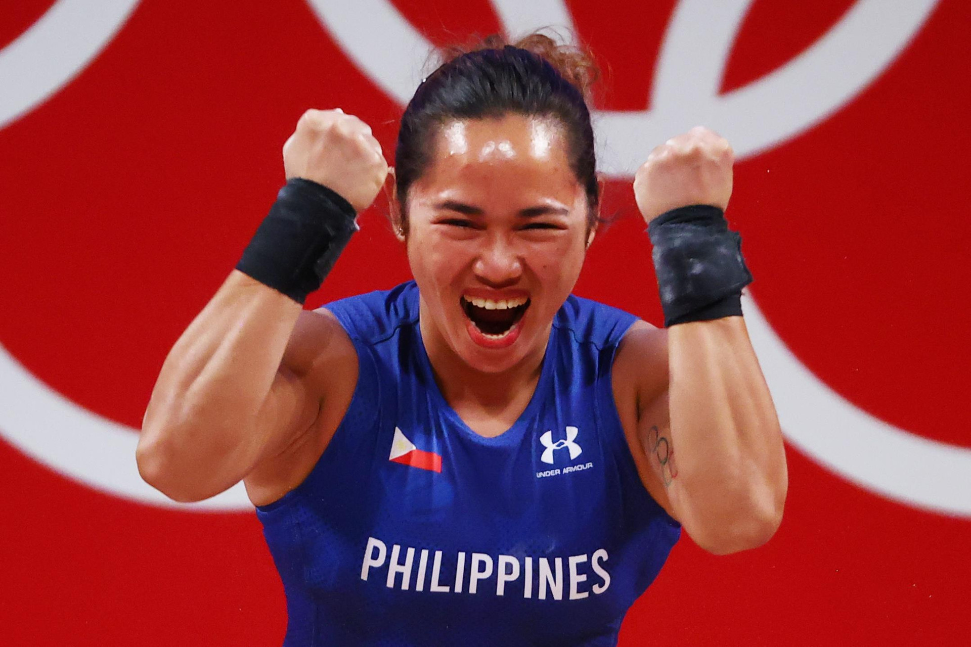 VĐV Philippines khóc sau khi giành HCV Olympic - 4