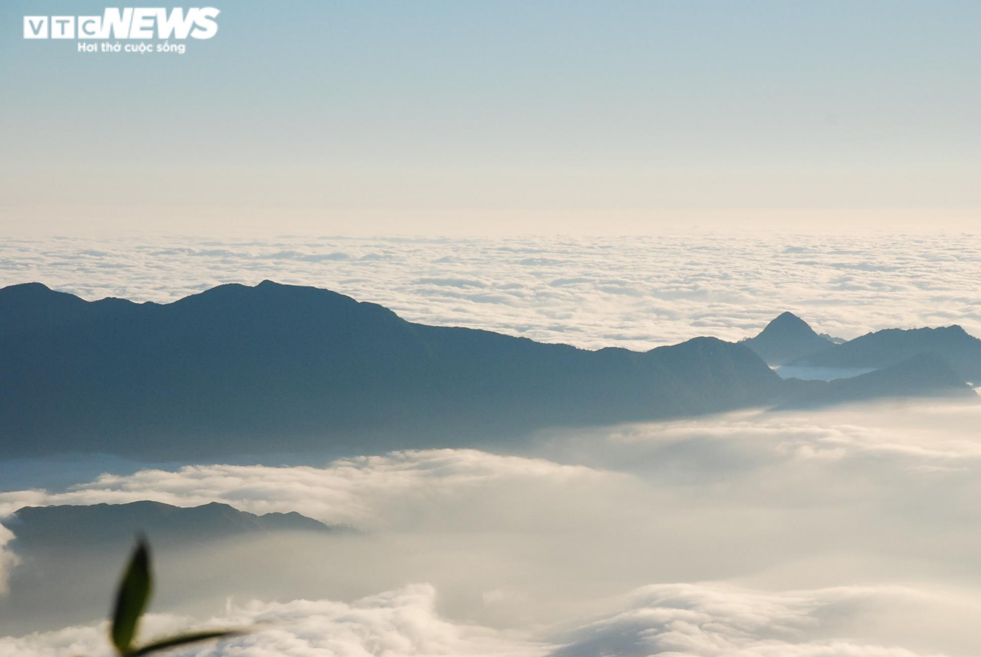 Bí ẩn núi 'Giời Đánh' và núi 'dự báo thời tiết' cạnh đỉnh Fansipan - 5