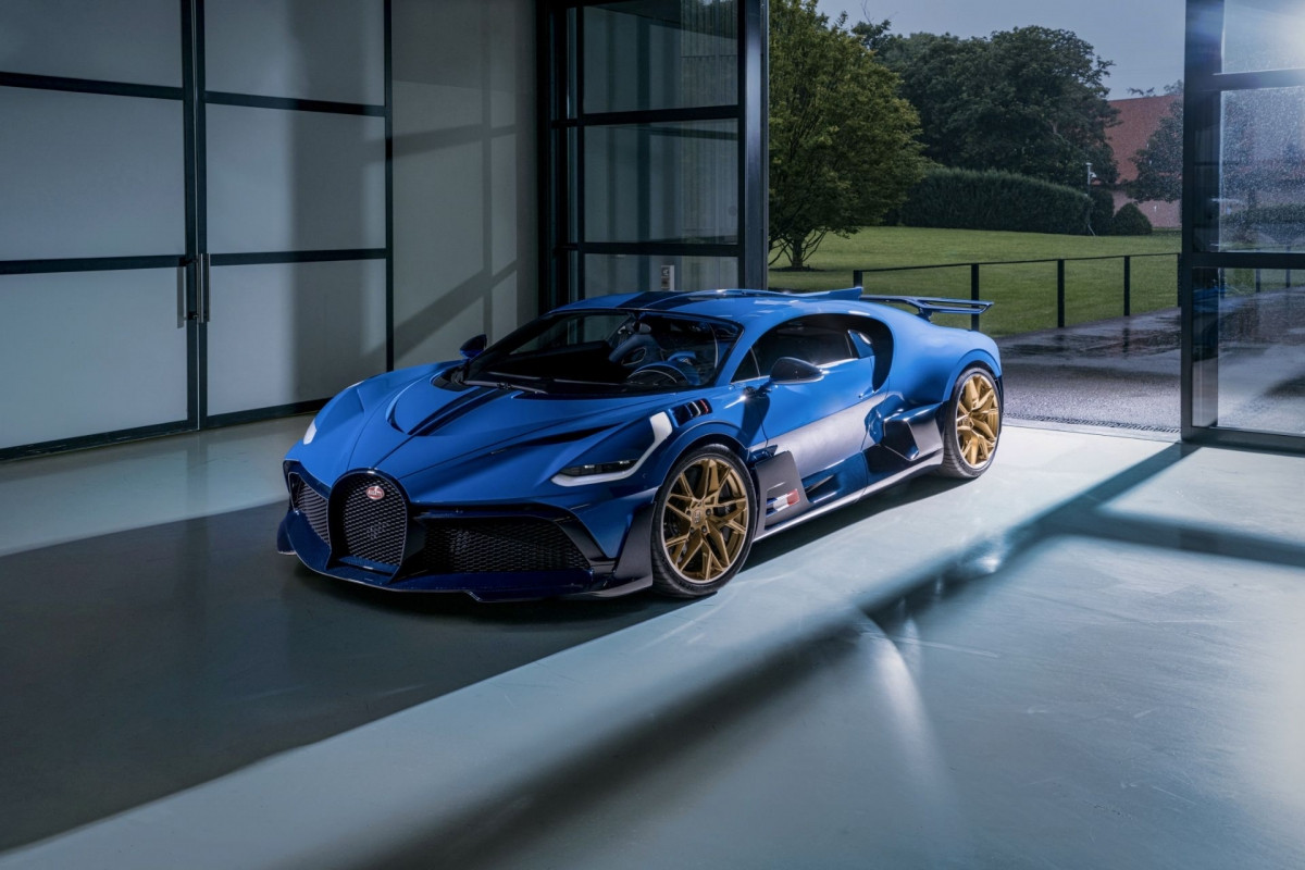 Ra mắt lần đầu tại Pebble Beach Concours d’Elegence vào tháng 8/2018, những chiếc Bugatti Divo đầu tiên đã được bàn giao đến tay chủ nhân của chúng vào giữa năm 2020, tức gần 2 năm sau khi ra mắt.