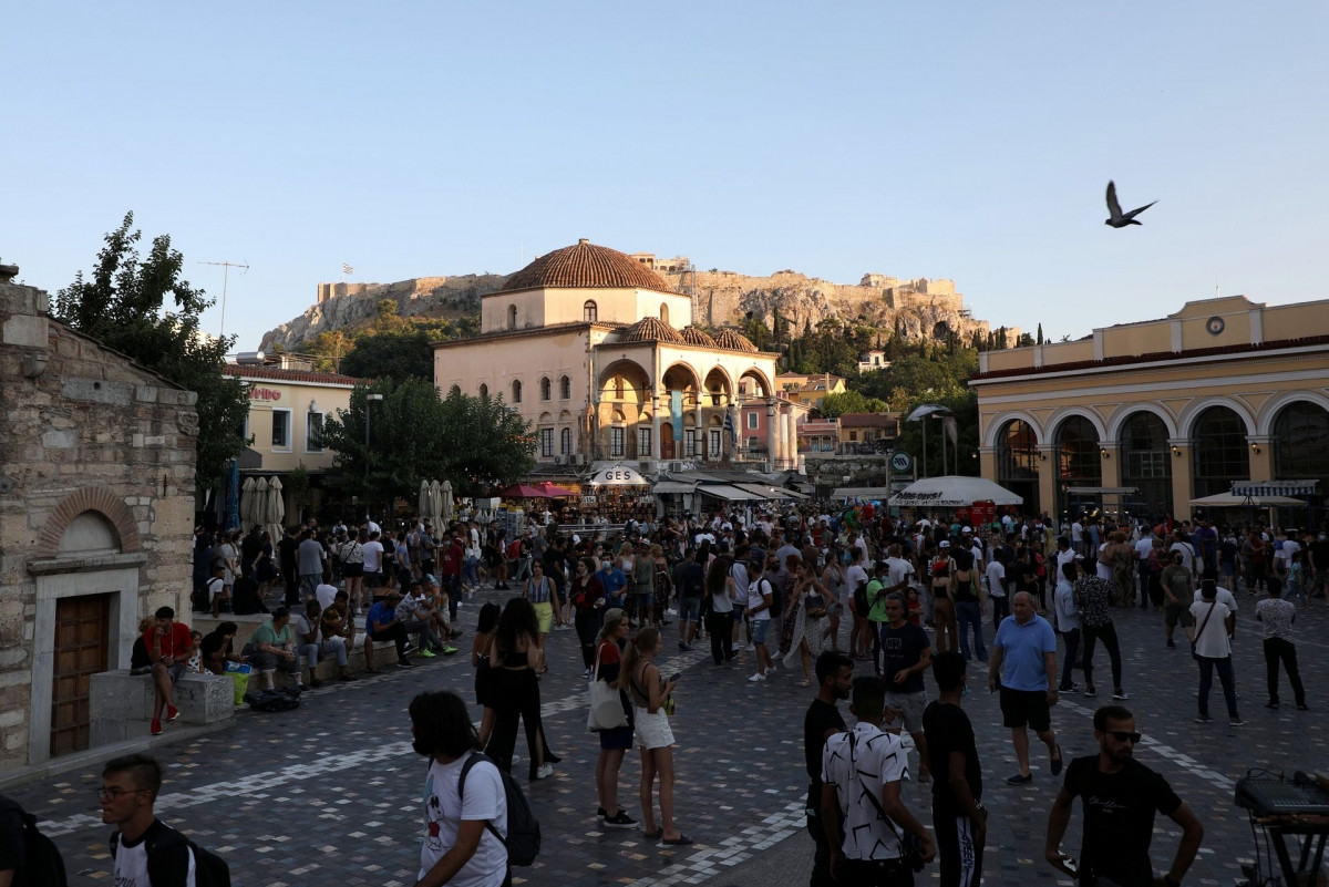 Du khách tham quan quảng trường Monastiraki tại Athens, Hy Lạp. Nguồn: Reuters