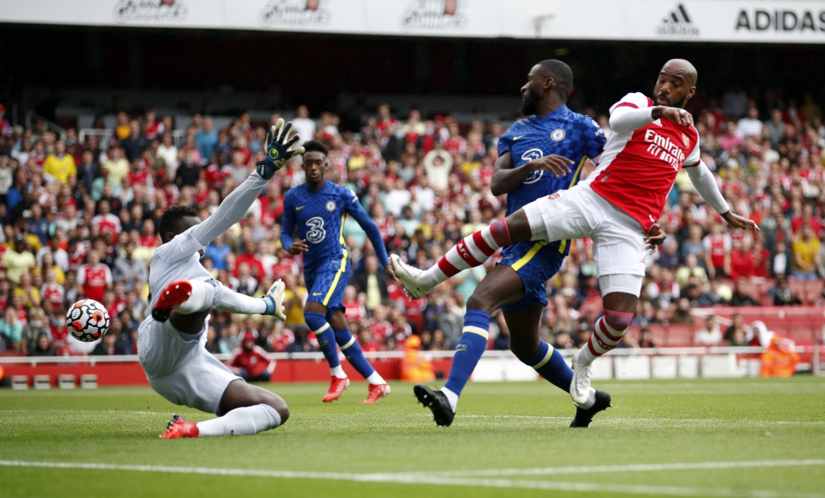 Lợi thế sân nhà giúp Arsenal có thế trận khá tốt trong những phút đầu. 