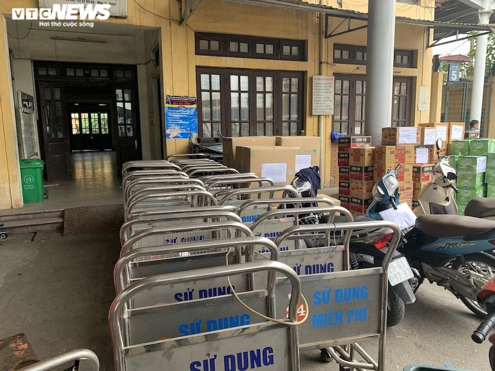 Ảnh: Dịch vụ trong ga tàu Hà Nội 'đóng băng', chết đứng giữa mùa dịch - 7