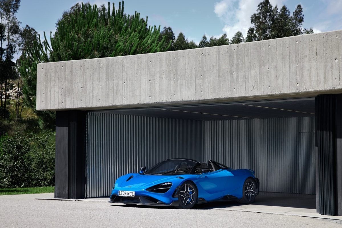 “Một chiếc McLaren “Longtail” được phát triển để không chỉ mang đến khả năng vận hành tối ưu mà còn buộc người lái kiểm soát chiếc xe một cách tối đa” - Jamie Corstorphine, Giám đốc chiến lược sản phẩm của hãng nhấn mạnh.