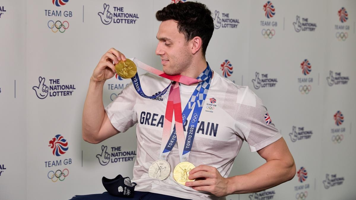 Đồng hạng 10. James Guy giành 2 HCV và 1 HCB môn bơi lội cho đoàn thể thao Vương quốc Anh.