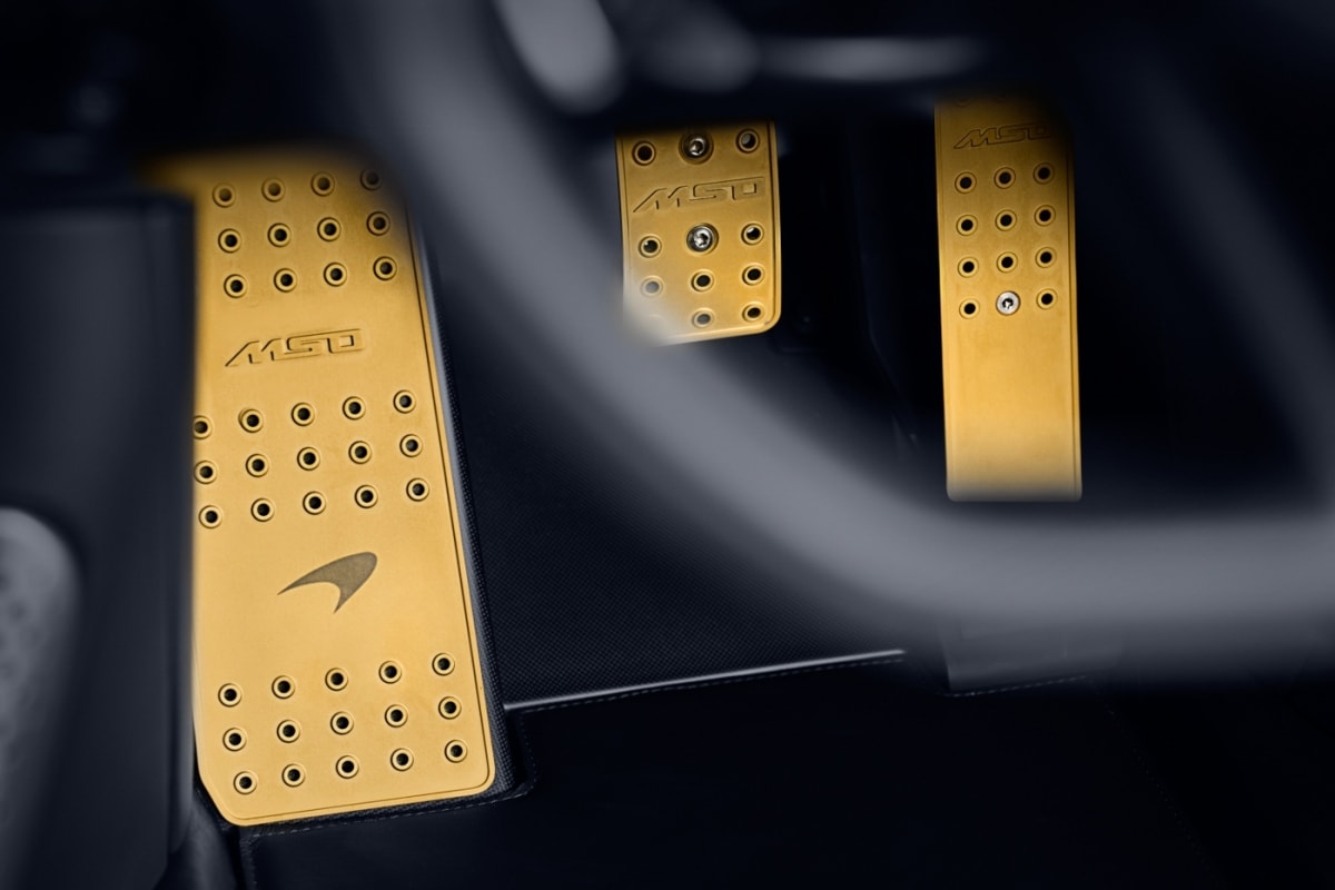 McLaren chỉ sản xuất tổng cộng 106 chiếc Speedtail, cùng số lượng với McLaren F1 và giá bán mỗi chiếc khởi điểm từ 2,25 triệu USD (khoảng gần 52 tỷ đồng).