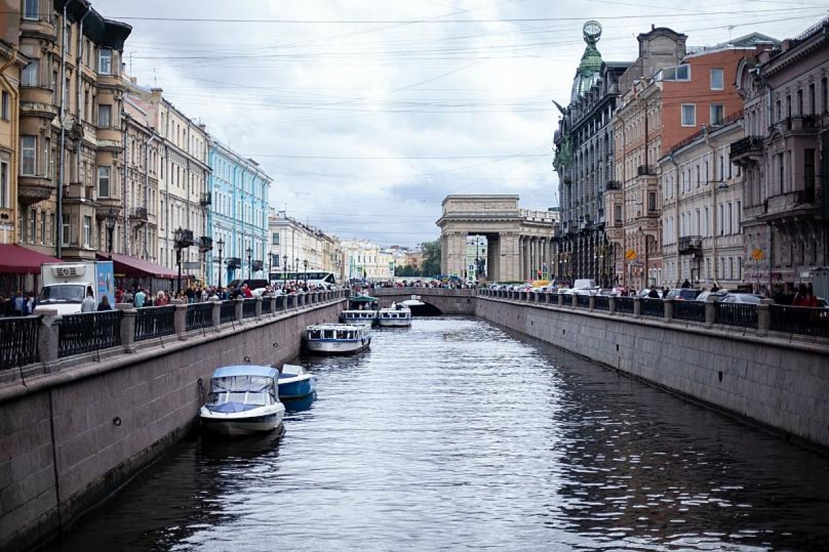 St.Petersburg sở hữu khoảng 100 nhánh sông và kênh đào với tổng chiều dài 300 km và hơn 800 cây cầu. Nguồn: Tamara Malaniy