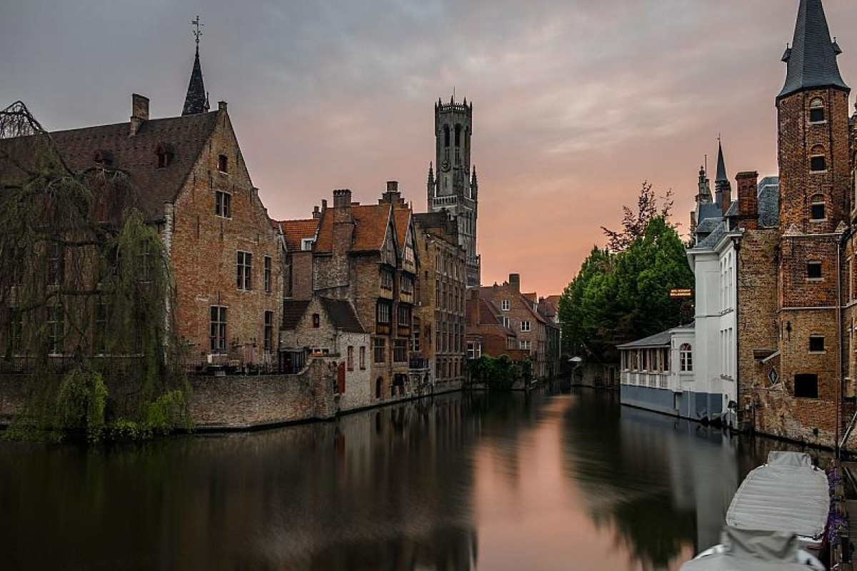 Điểm check-in nổi tiếng Rozenhoedkaai tại Bruges. Nguồn: Elijah G