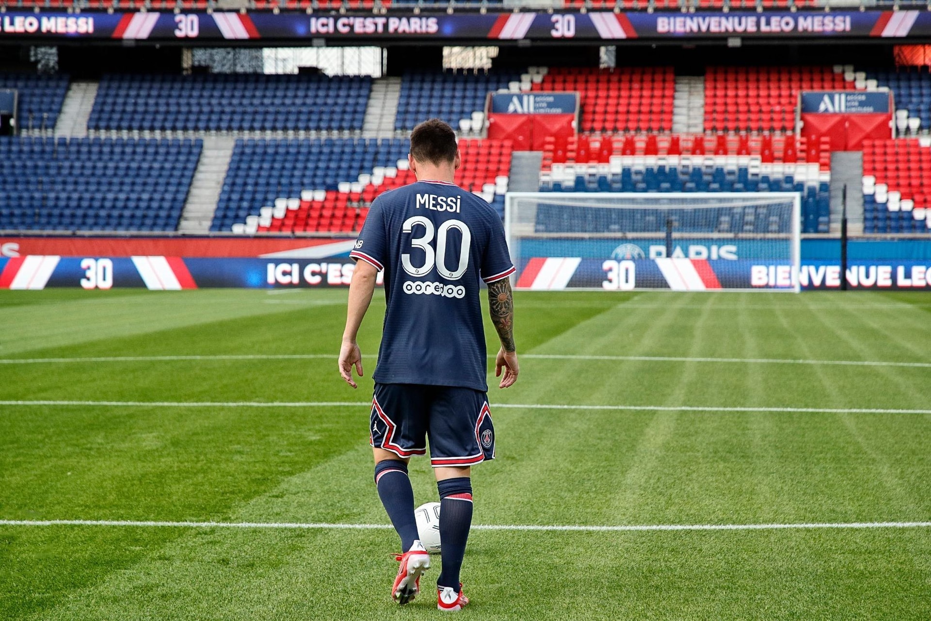 Hình ảnh đầu tiên Messi khoác áo PSG - 4