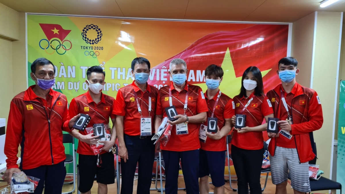 Đoàn Thể thao Việt Nam nhận những món quà ý nghĩa từ cộng đồng người Việt ở Nhật Bản.