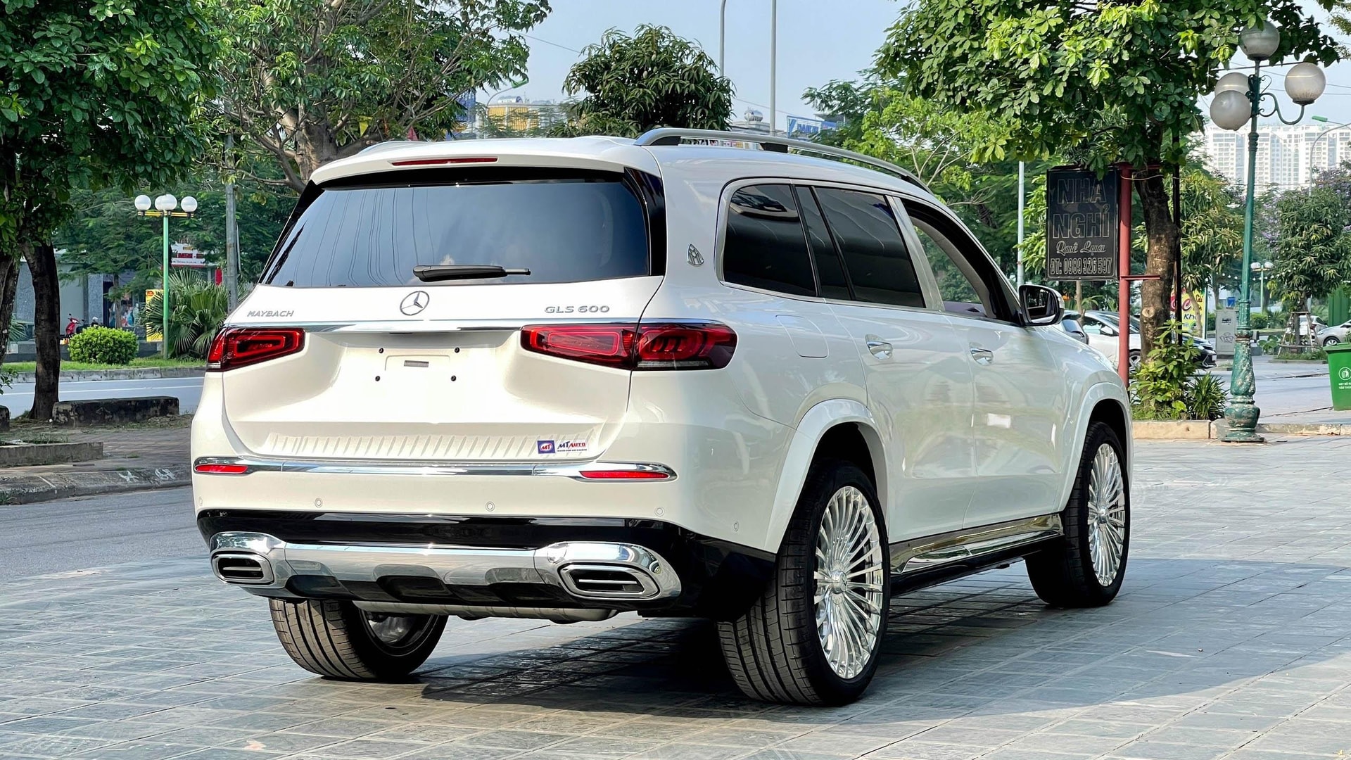 So sánh Range Rover SVAutobioraphy và Mercedes-Maybach GLS 600 - 4