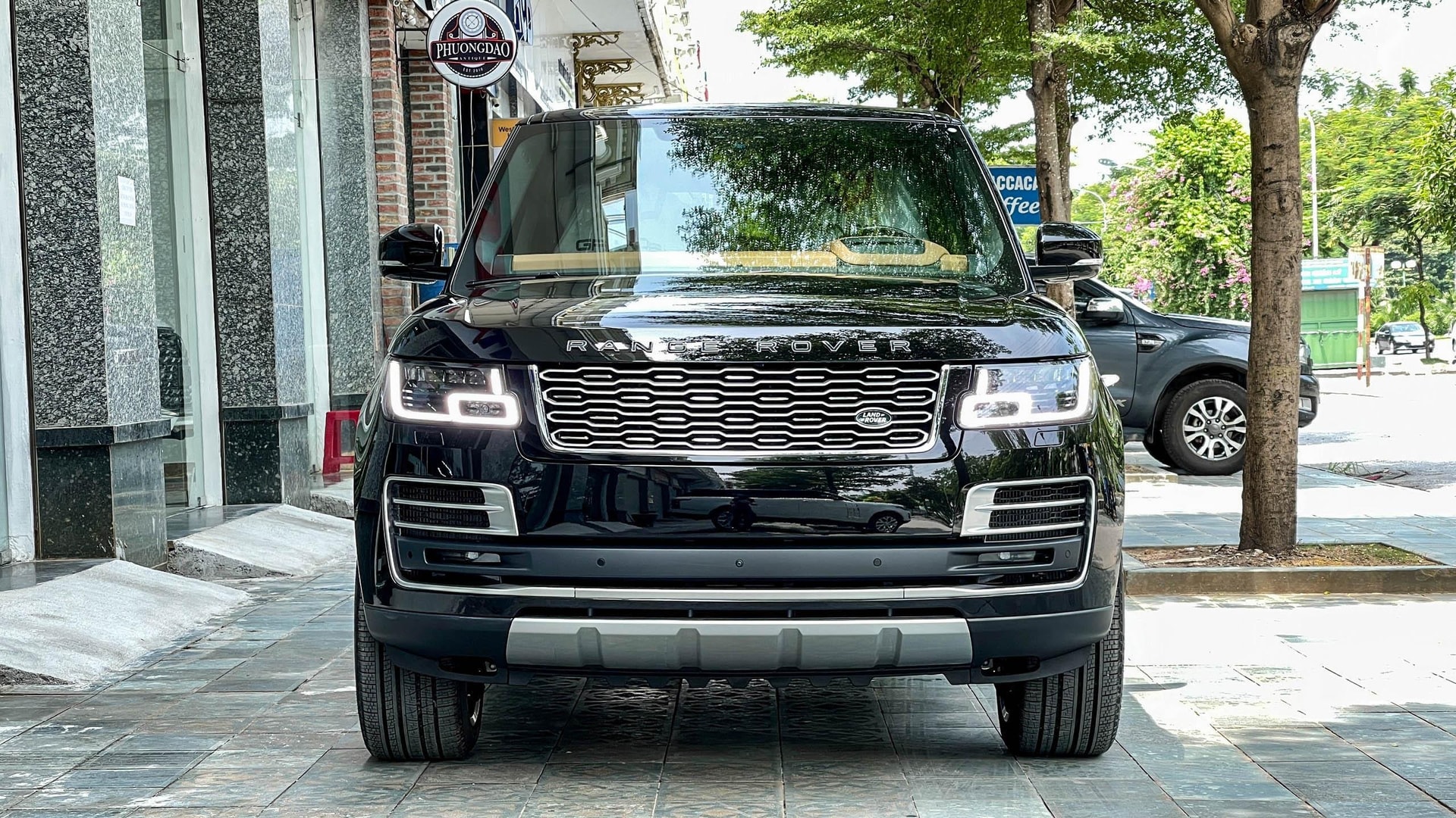 So sánh Range Rover SVAutobioraphy và Mercedes-Maybach GLS 600 - 5