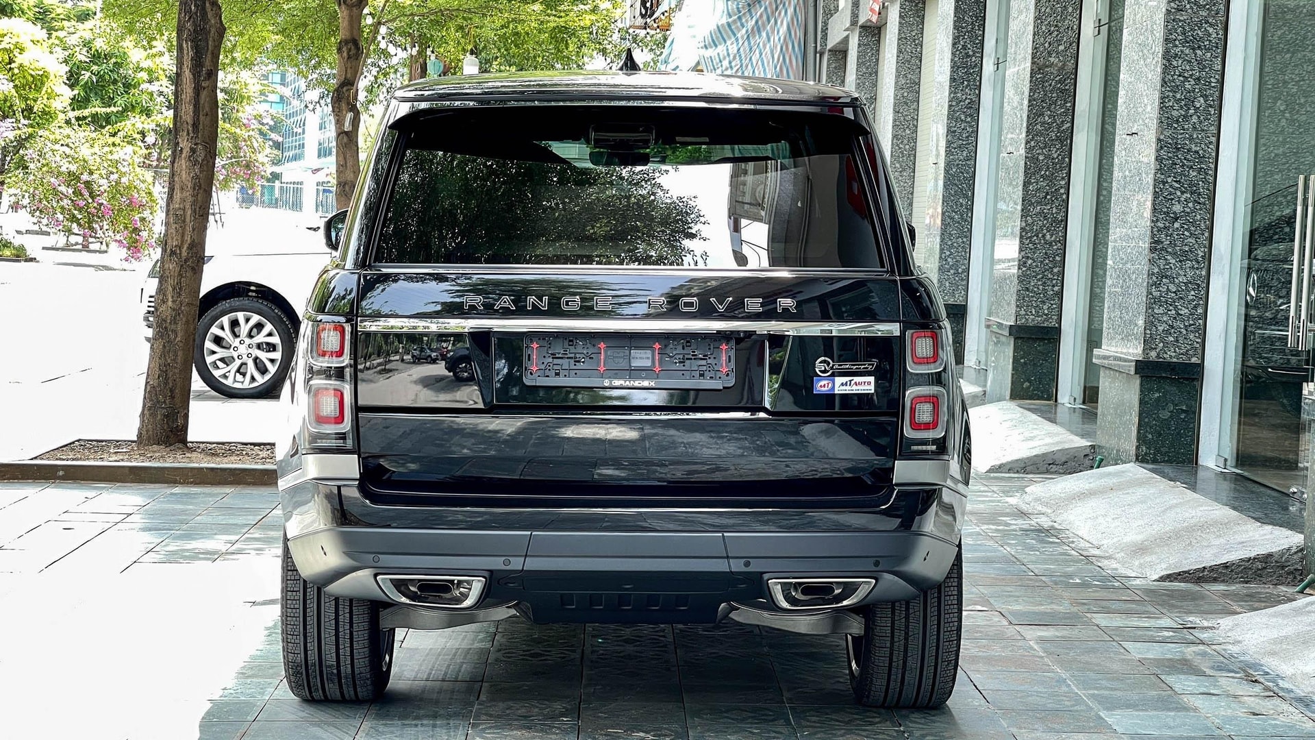 So sánh Range Rover SVAutobioraphy và Mercedes-Maybach GLS 600 - 7