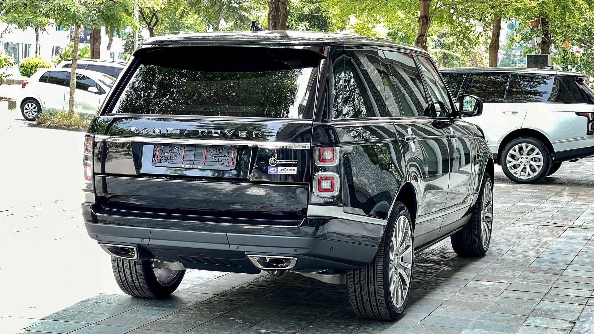 So sánh Range Rover SVAutobioraphy và Mercedes-Maybach GLS 600 - 3