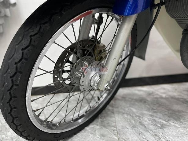 Suzuki 19 năm tuổi biển số VIP giá 1 tỷ đồng - 4