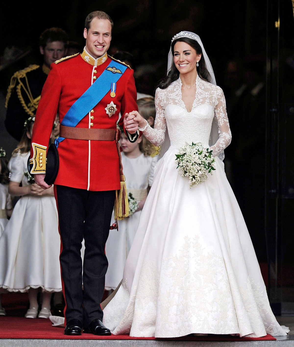 Xếp ở vị trí thứ 2 trong bảng xếp hạng là váy cưới của Công nương Kate Middleton.