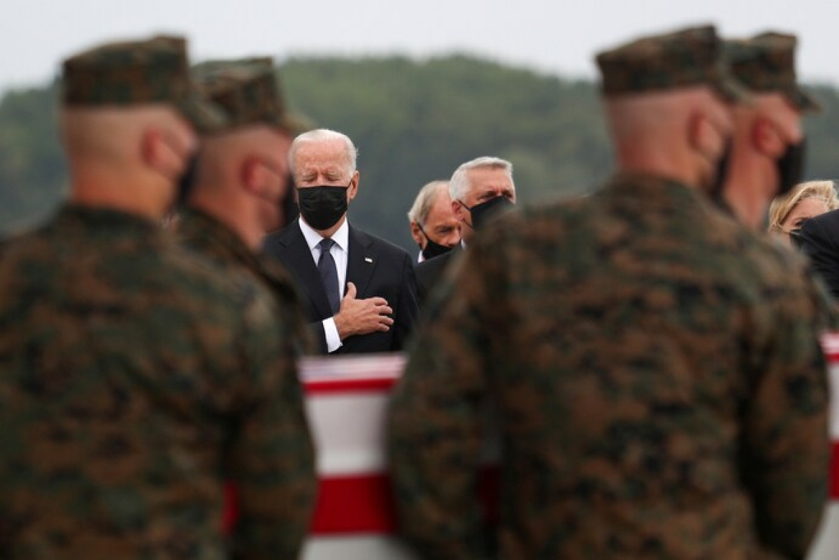 Tổng thống Mỹ Joe Biden tại Căn cứ Không quân Dover ngày 29/8 trong nghi lễ đón nhận thi hài của các quân nhân Mỹ thiệt mang trong vụ tấn công ở sân bay Kabul. Ảnh: Reuters