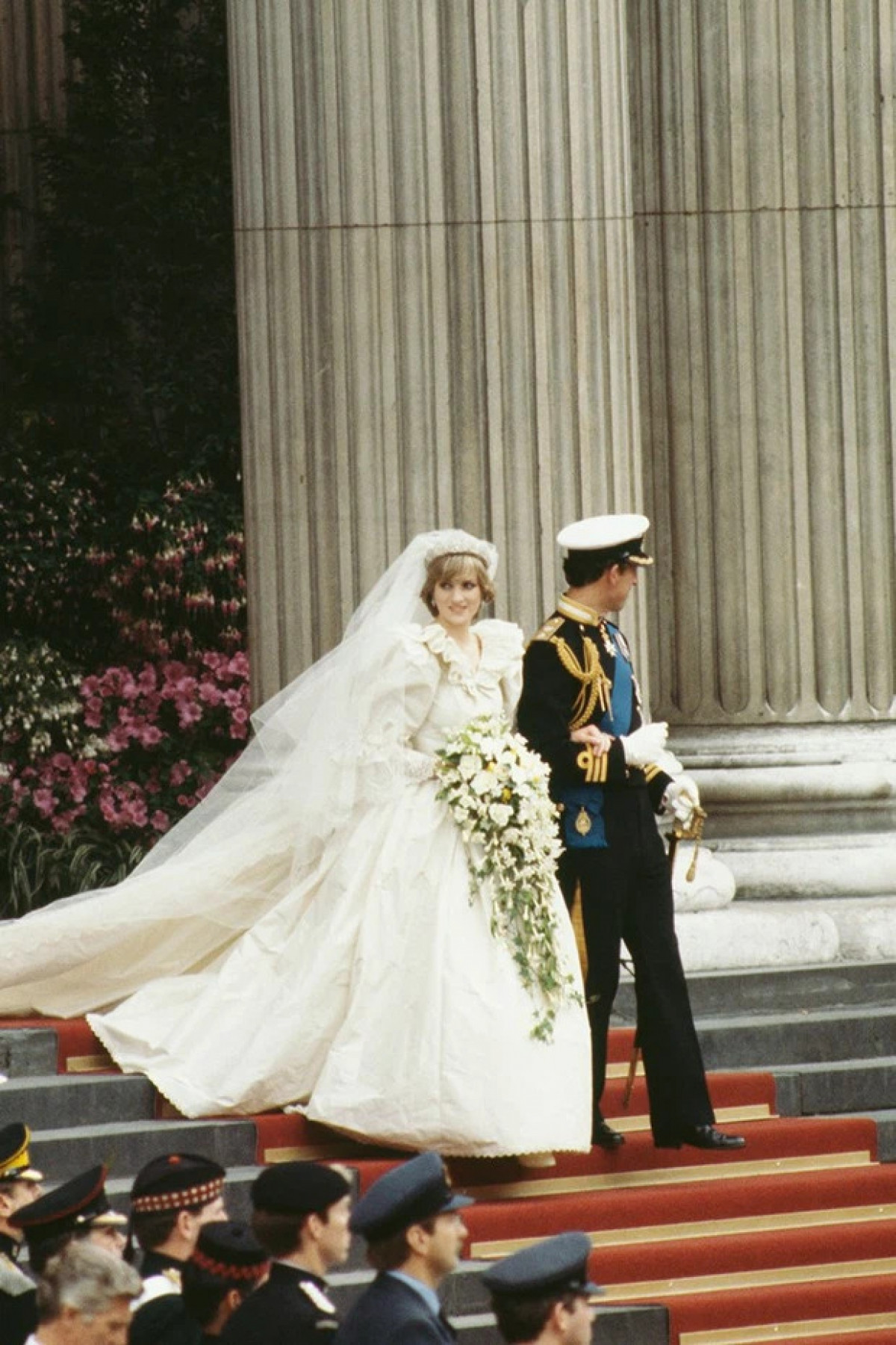 Thiết kế của Công nương Diana từ năm 1981 đã trở thành biểu tượng của thời trang váy cưới.