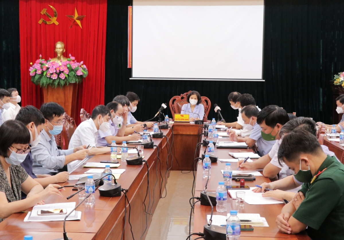 Bà Nguyễn Hương Giang-Chủ tịch UBND tỉnh Bắc Ninh đã chủ trì cuộc họp khẩn với BCĐ phòng, chống dịch Covid-19 về tình hình dịch bệnh tại Từ Sơn và huyện Tiên Du.