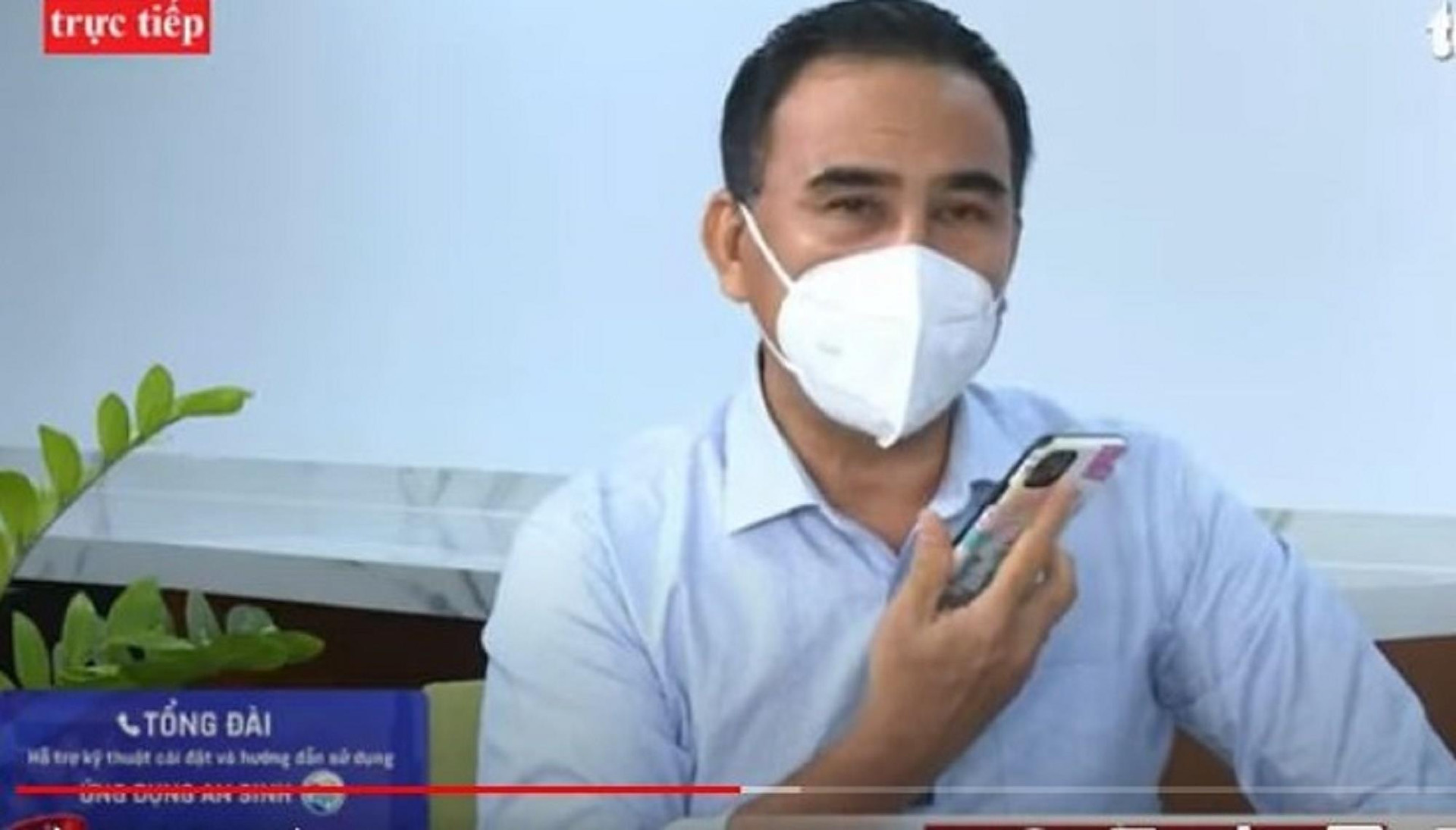 Quyền Linh gặp sự cố với điện thoại ngay trên sóng livestream - 1