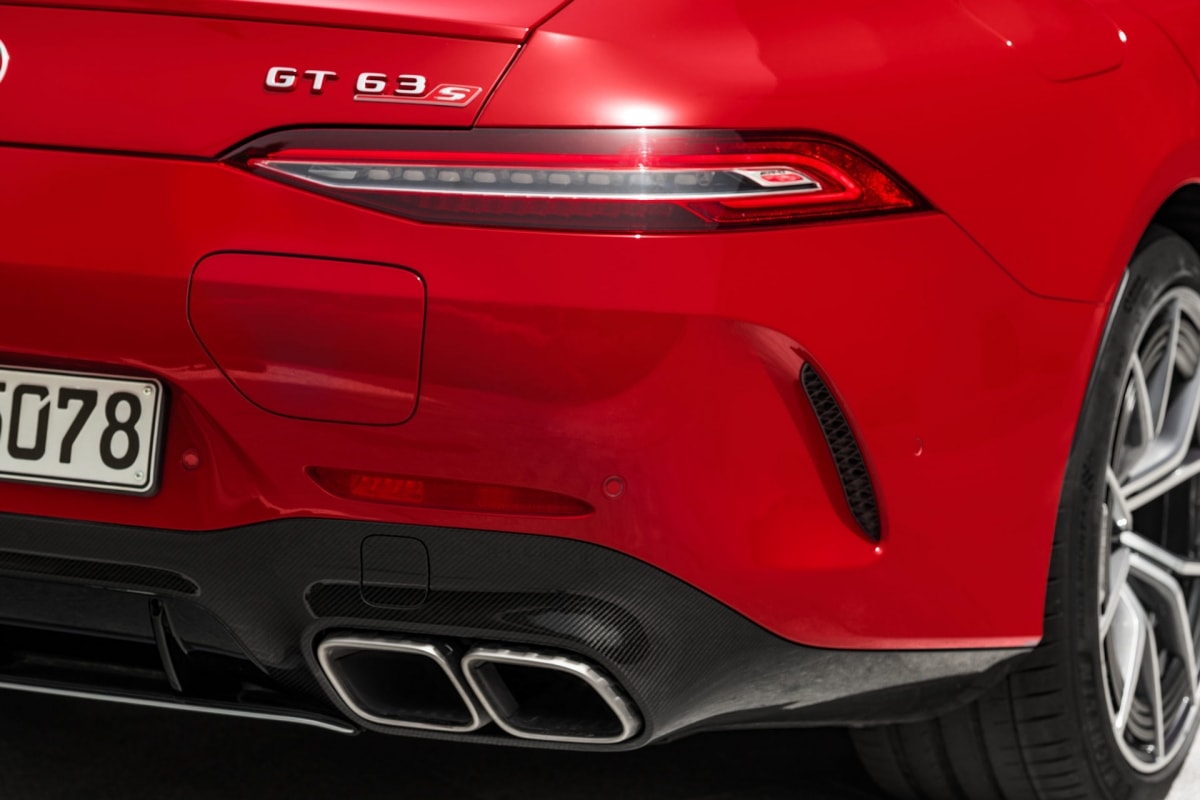 Mercedes-AMG GT 63 S E Performance được trang bị tiêu chuẩn hệ thống treo khí nén AMG Ride Control+ với khả năng tự động cân bằng và thích ứng giảm chấn được điều khiển bằng hệ thống điện tử.