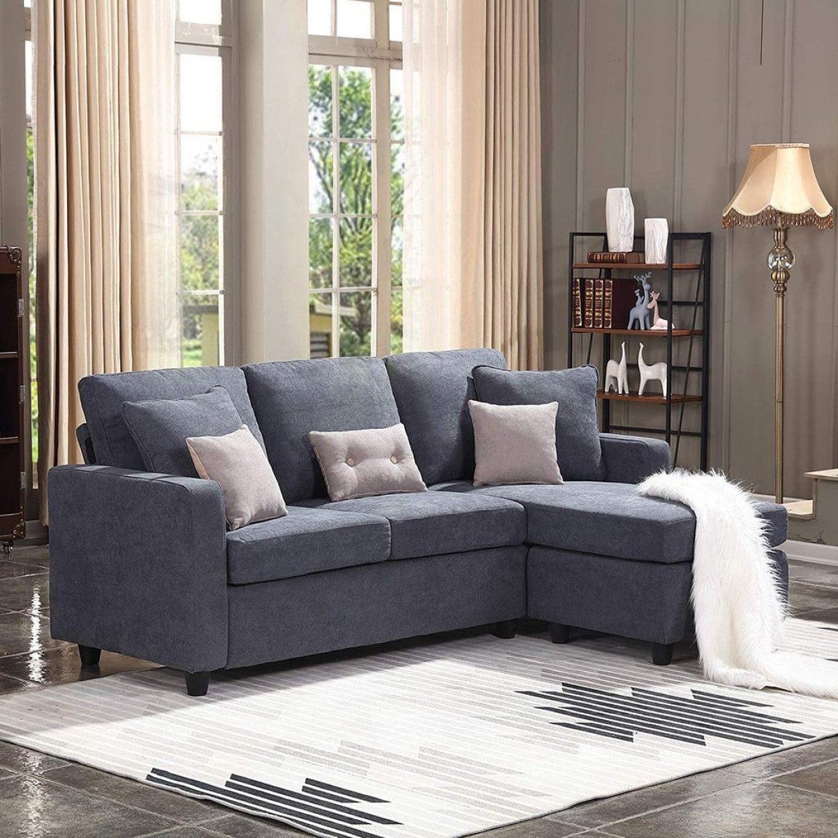 Chất liệu sofa cũng là điều cần quan tâm. Bạn có thể chọn những chiếc sofa chắc chắn với phần đệm dày để đảm bảo sự ấm áp.