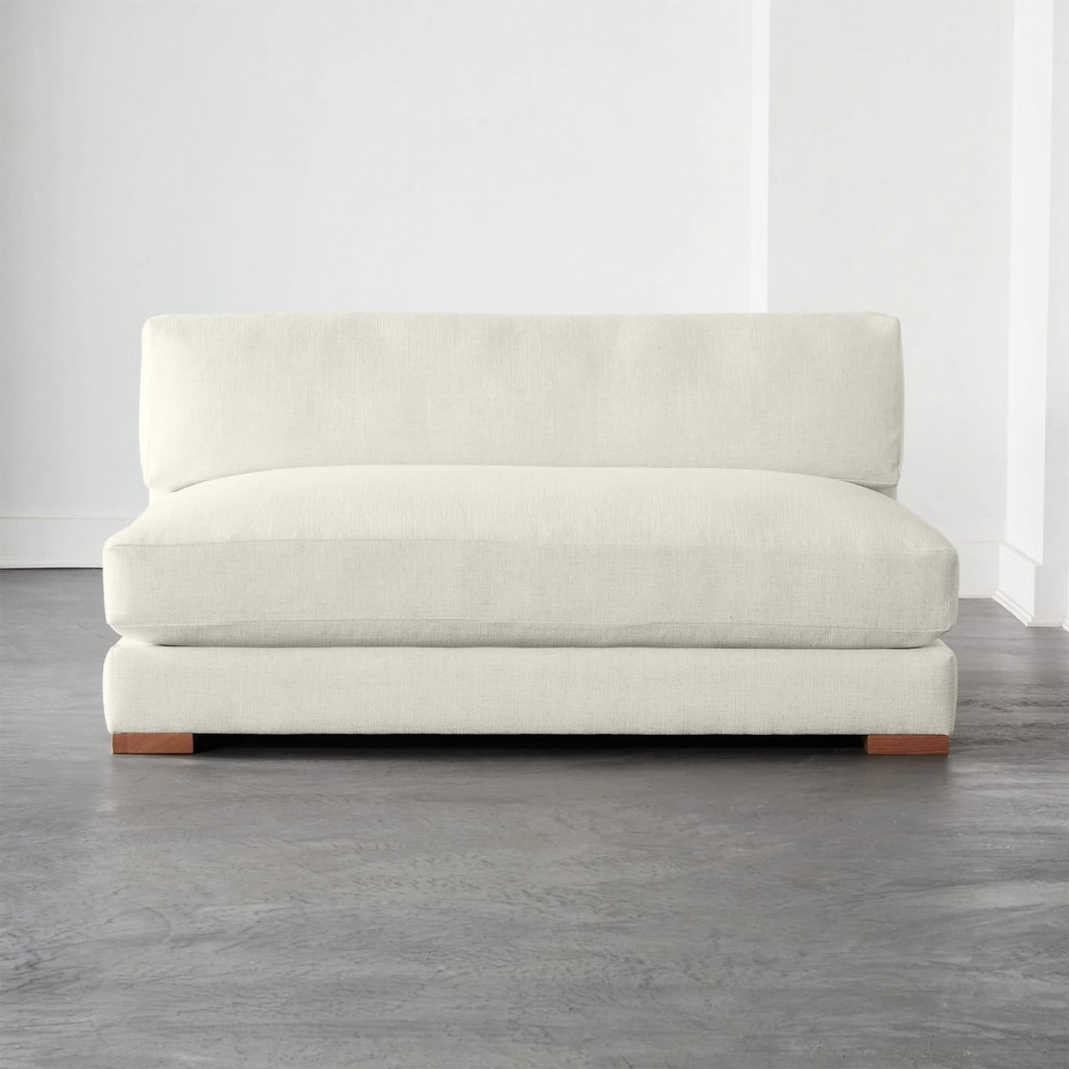 Loại sofa này phù hợp với các căn hộ nhỏ, phần đệm có thể tháo ra, đặt trực tiếp dưới đất, tạo thành một giường nhỏ.