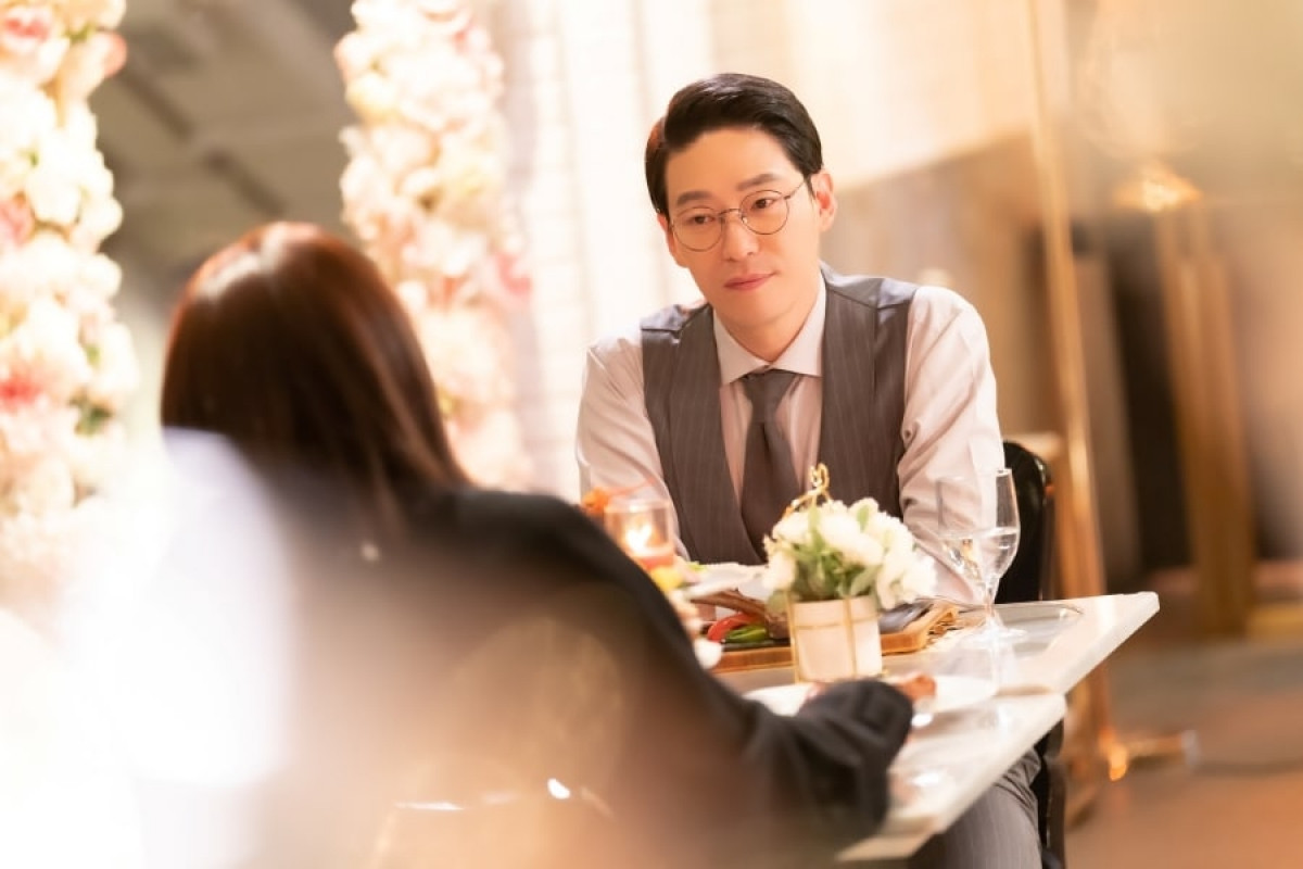 Nam tài tử Uhm Ki Joon cảm thấy hạnh phúc khi người xem yêu mến vai diễn phản diện Ju Dan Te.