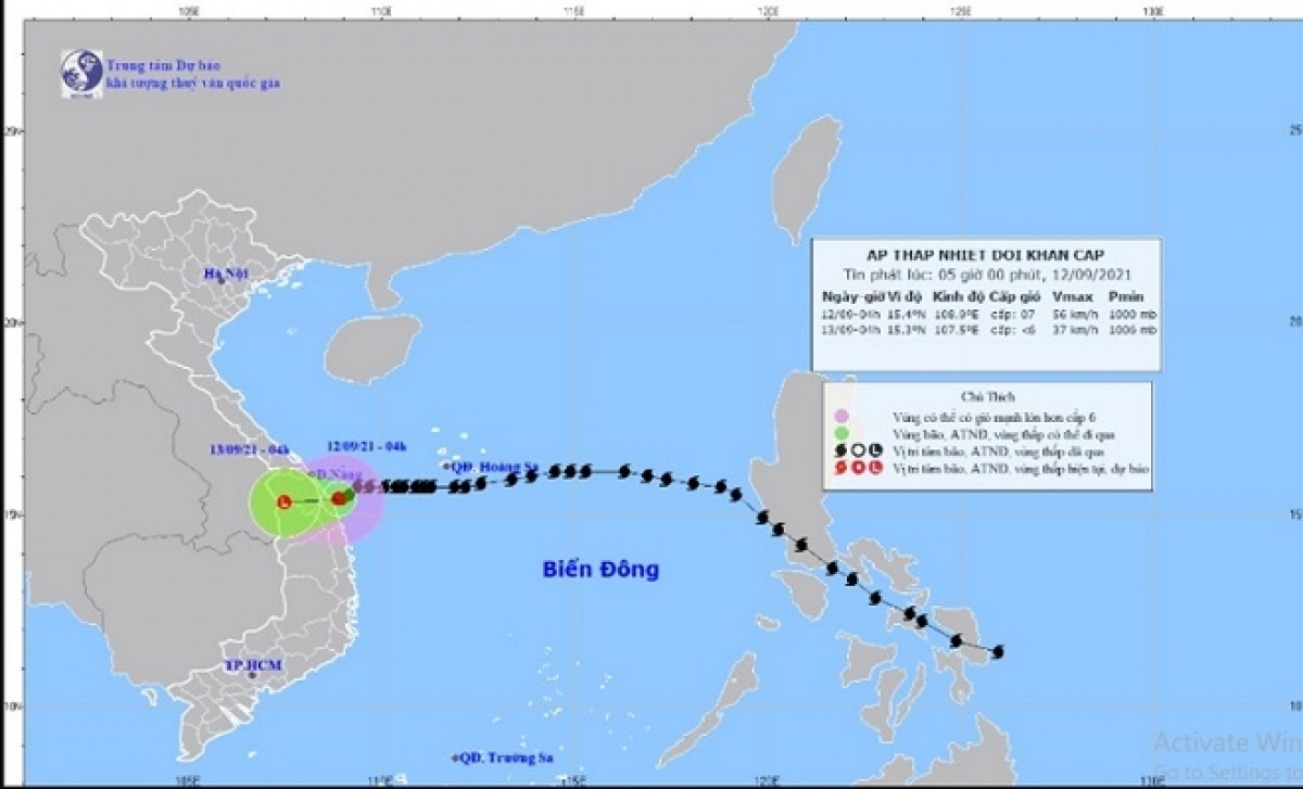 Áp thấp nhiệt đới ít di chuyển, ngay trên vùng biển từ Đà Nẵng đến Bình Định.