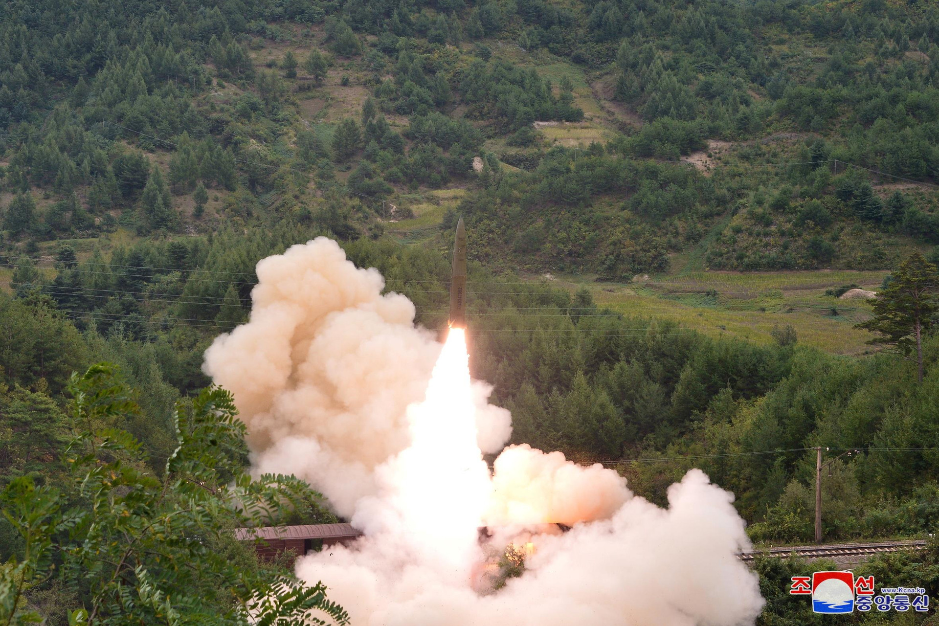 Triều Tiên thử nghiệm tên lửa mới gây chấn động, siêu vũ khí chỉ có ở Nga - 5