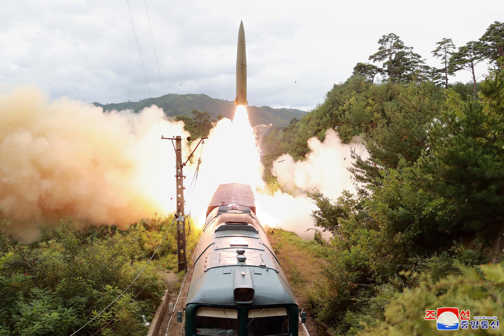 Triều Tiên thử nghiệm tên lửa mới gây chấn động, siêu vũ khí chỉ có ở Nga - 1