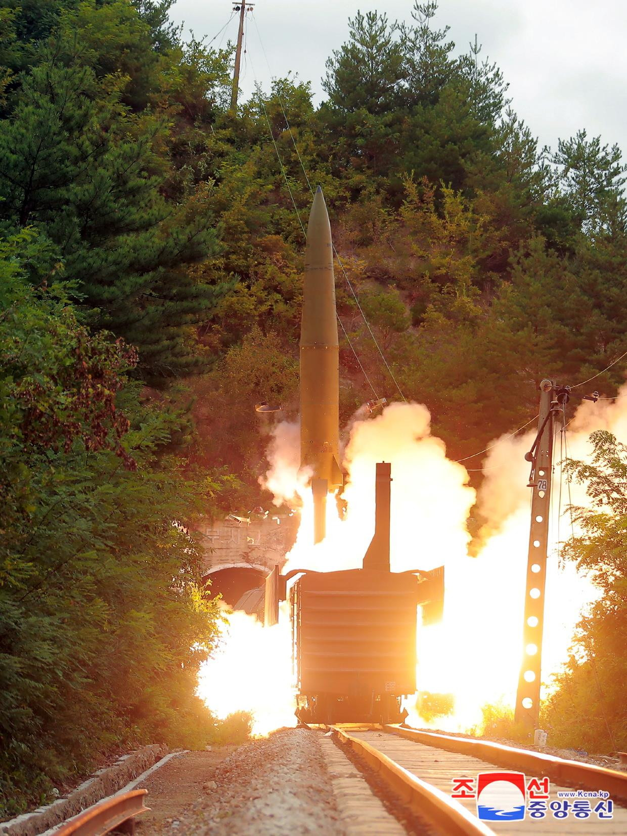 Triều Tiên thử nghiệm tên lửa mới gây chấn động, siêu vũ khí chỉ có ở Nga - 3