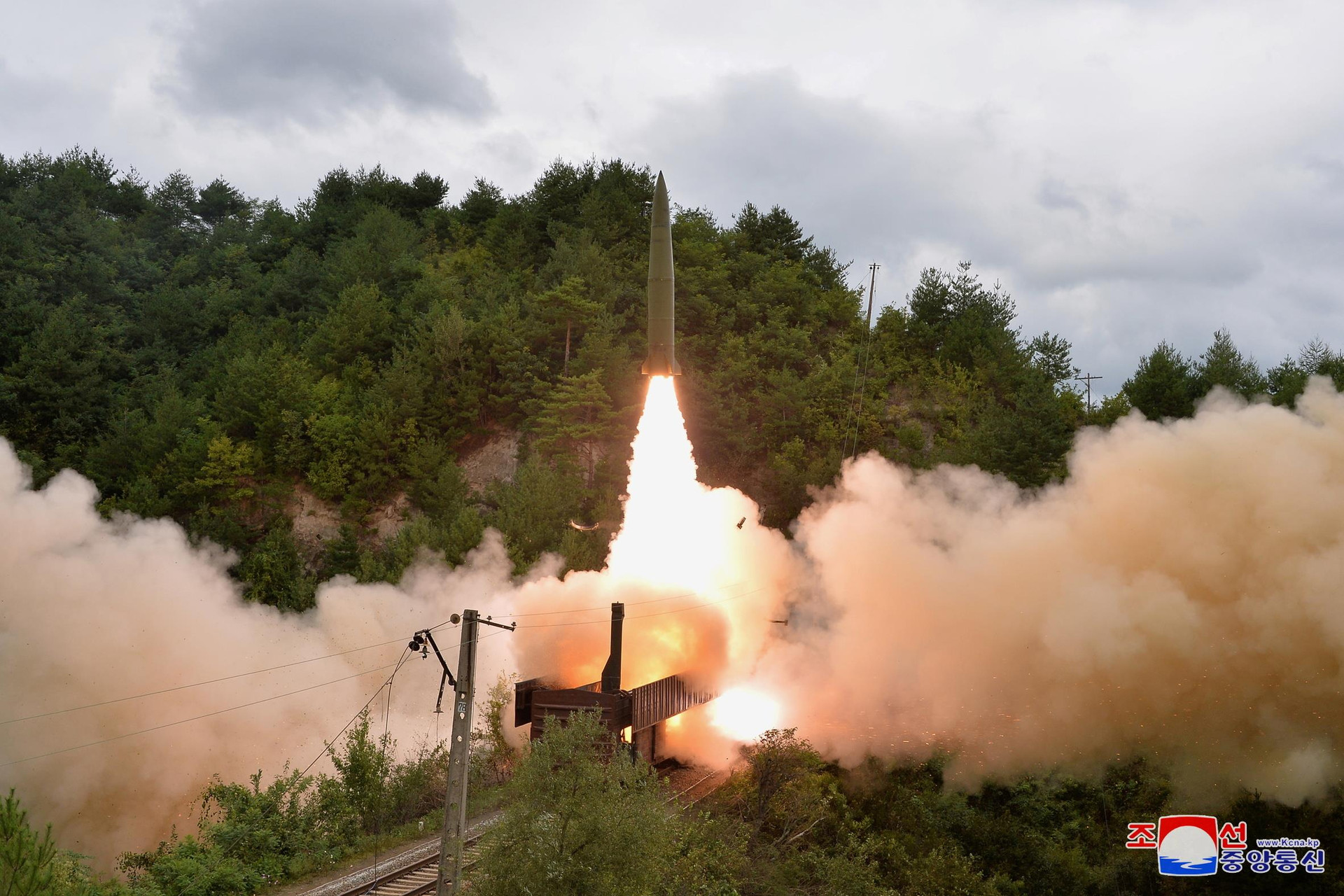 Triều Tiên thử nghiệm tên lửa mới gây chấn động, siêu vũ khí chỉ có ở Nga - 4
