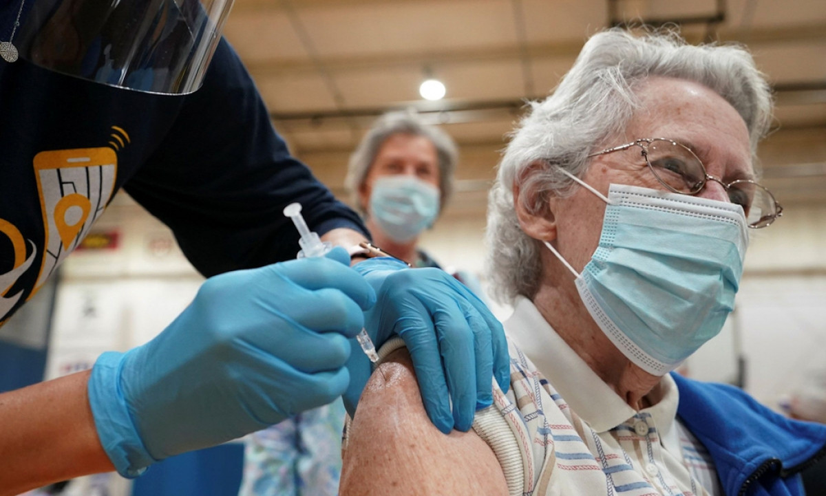 Một điểm tiêm chủng vaccine Covid-19 tại Martinsburg, bang Tây Virginia, Mỹ hôm 11/3. Ảnh: Reuters.