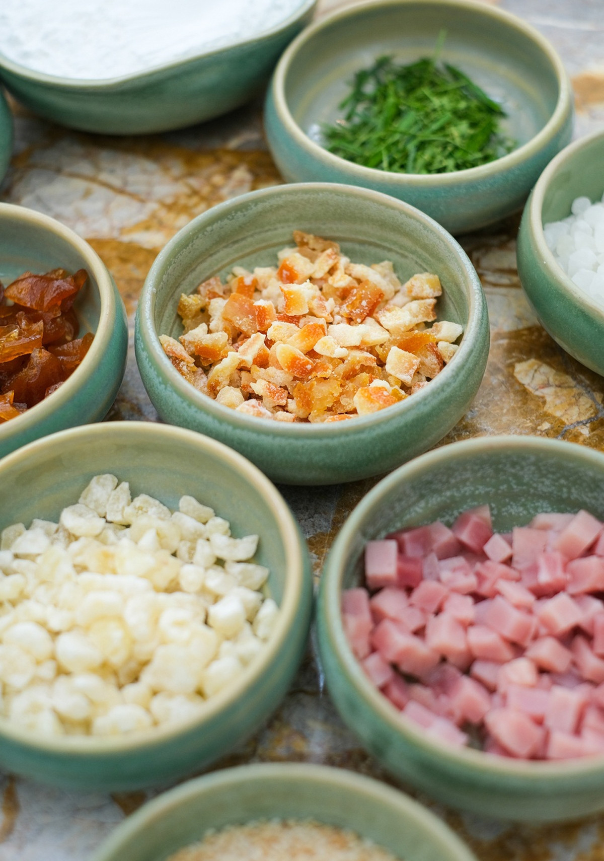 Các loại nhân truyền thống vẫn rất phổ biến, chẳng hạn như: thập cẩm, đậu xanh, hạt sen, trà xanh, khoai môn, trứng muối...